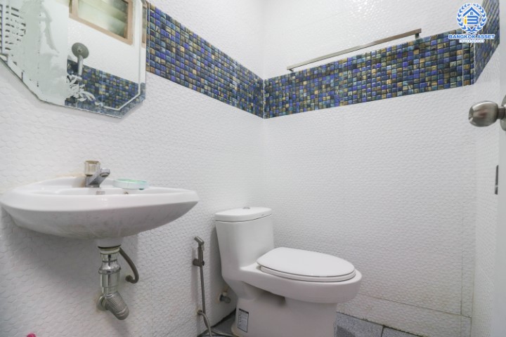 *****ทาวน์เฮ้าส์มือสองย่านนนทบุรี ม.ปิยวรารมย์3 บ้านกล้วย-ไทรน้อย เนื้อที่ 16 ตร.ว. ฟังก์ชัน 2 ห้องนอน 2 ห้องน้ำ 1 ที่จอดรถ บ้านสวย และถูกที่สุด แถมฟรี! 1 เครื่องปรับอากาศ บนทำเลแห่งการเดินทาง ใกล้รถไฟฟ้า "สถานีคลองบางไผ่" จองเลย!